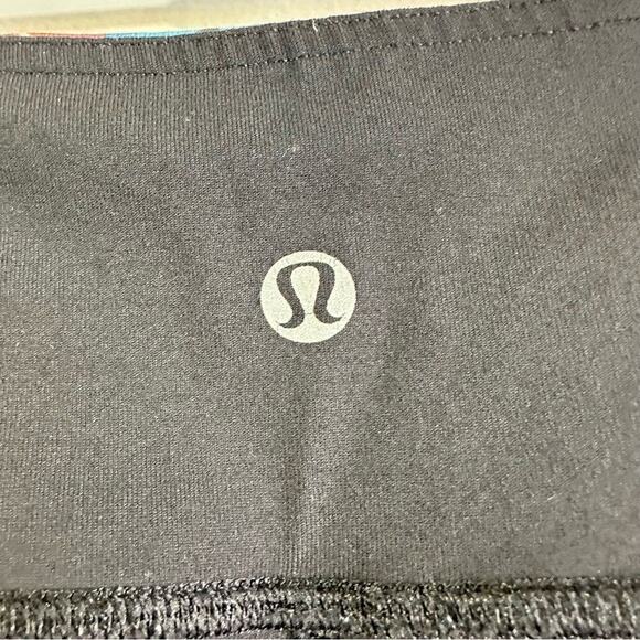 Lululemon Groove Crop Women's 4 Black Secret‎ Garden Activewear Yoga Gym - Picture 3 of 6